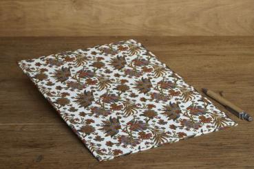 Stilvolles Klemmbrett mit Goldpapier